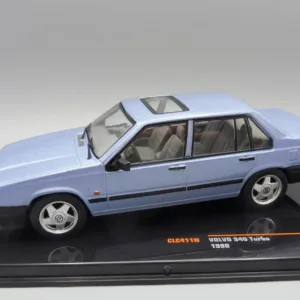 Volvo 940 Turbo, 1990 / azul claro metalizado IXO 1:43